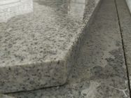 Pisadas de escalera y canalizaciones verticales de piedra grises claras, 7,5 escaleras de la piedra del granito de la dureza