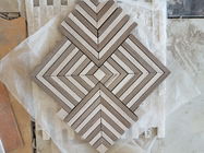 Estándar blanco del SGS del modelo de Chevron de la teja de mosaico del mármol del cuarto de baño de Carrara