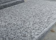 tejas del cuarto de baño del granito de la fuerza compresiva 66.5Mpa, baldosas grises del granito