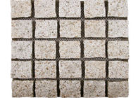 Las piedras de pavimentación naturales amarillas cubican la dureza de acabado superficial de encargo 104hsd