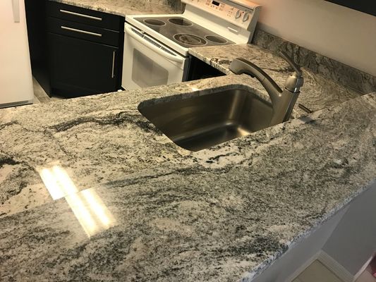 Encimeras de piedra sólidas pulidas 12m m del partido de libro del grueso